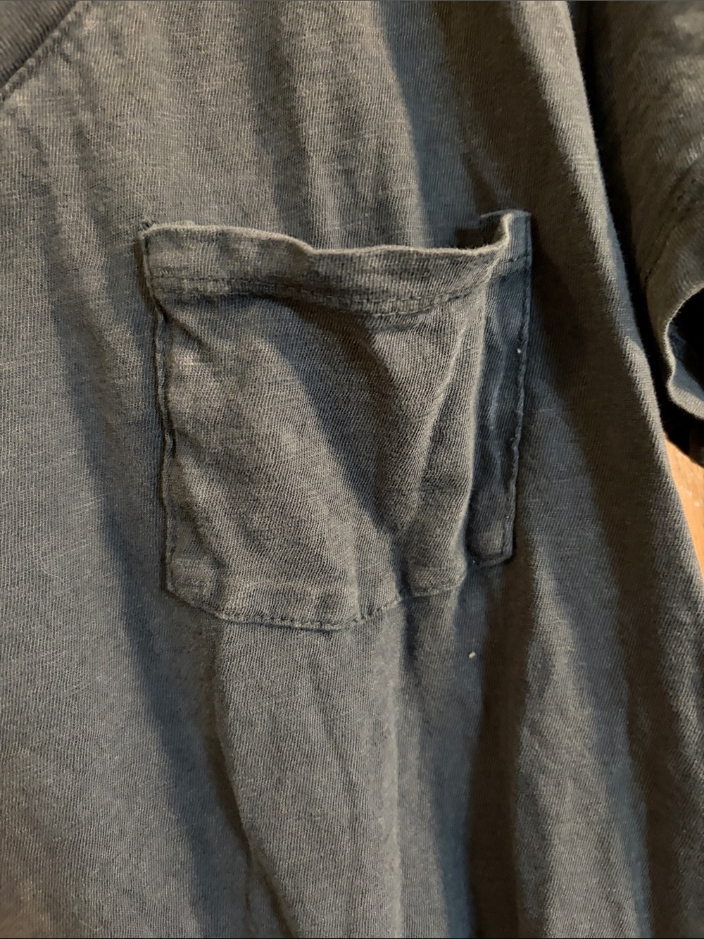 Universal Thread Women’s Monterey V-Neck Pocket Tees in Gray & Dusty Pink Medium - Picture 3 of 9